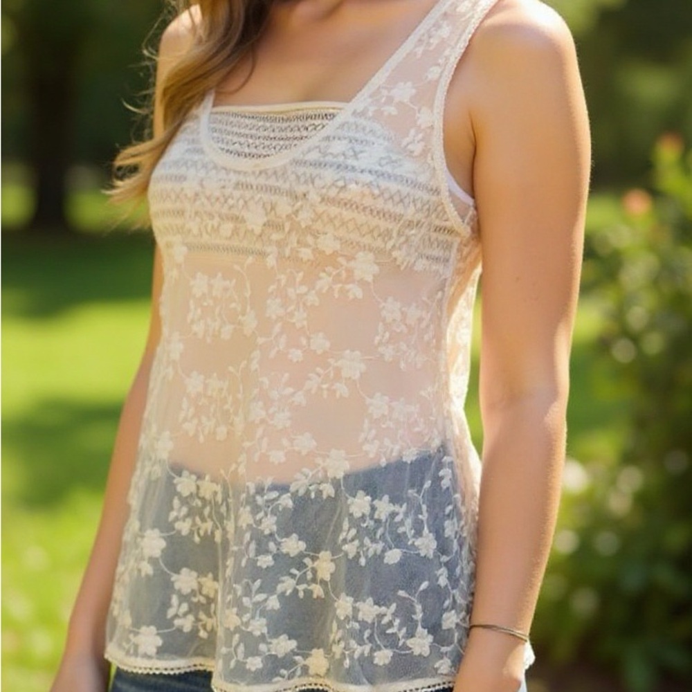 Urban Outfitters Kimchi Blue lace tank/bralette-L‎